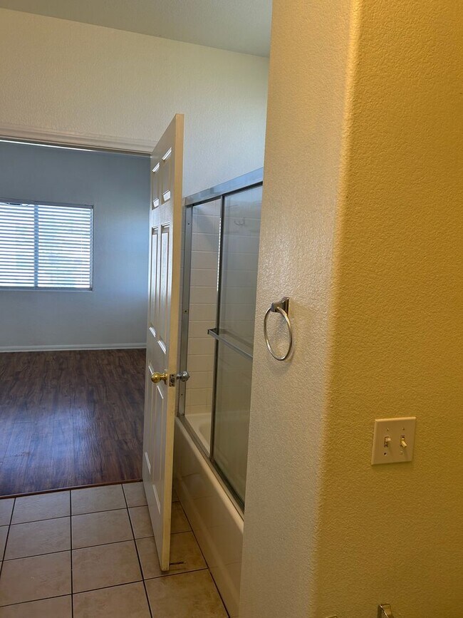 Building Photo - 1-Bedroom Condo in Gated Green Valley Community – Henderson