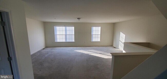 Primary Photo - 5185 Winthrop Ave