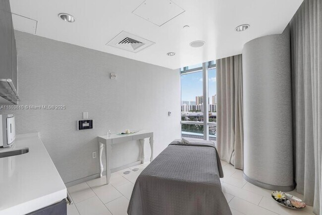 Building Photo - 17121 Collins Ave