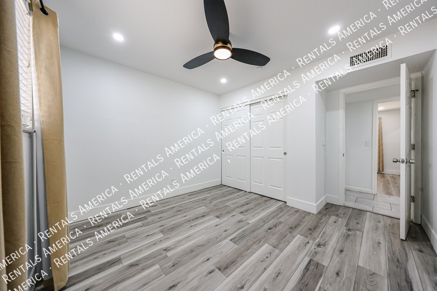 Building Photo - 3837 W Acapulco Ln