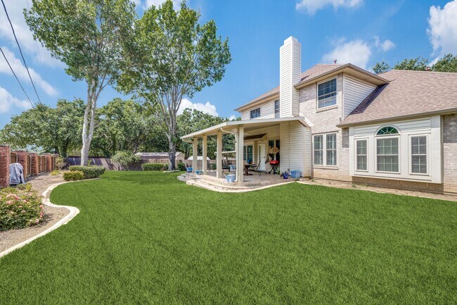 Building Photo - Available August 15th | 4 Bd, 2ba for Leas...