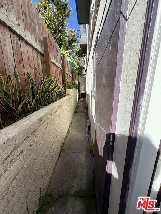 Building Photo - 653 Ramona Ave