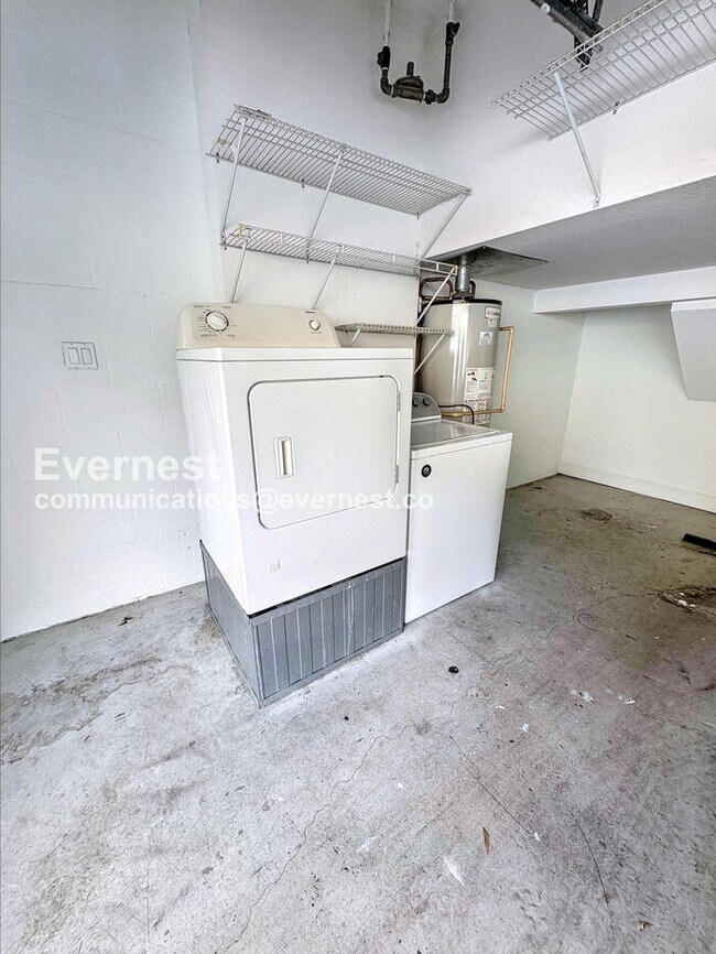 Building Photo - 3 Bed, 2.5 Bath Home with 2-Car Garage and In-Unit Laundry | Water Included!