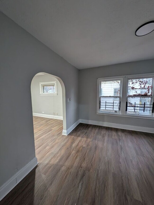 Building Photo - Charming 3BR 1BA Home w/  Solar Panels • Driveway in Cleveland