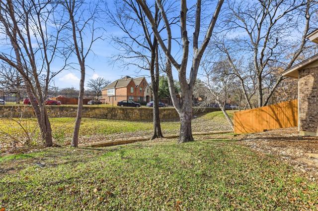 Building Photo - 1611 Willow Ln