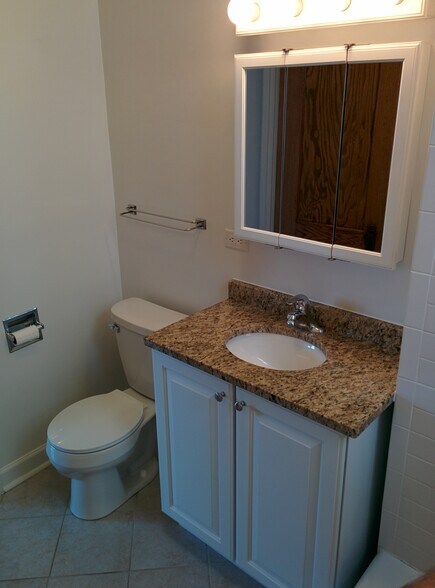 Building Photo - 3919 Greenview N Ave