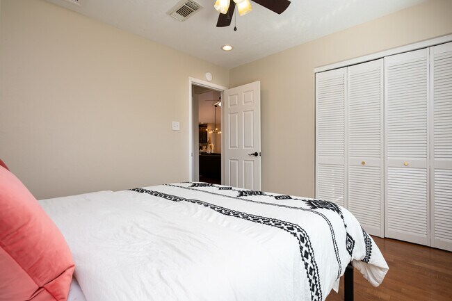 Building Photo - 20231 Linden Tree Dr