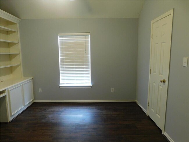Building Photo - 4211 Creek Hollow Ln