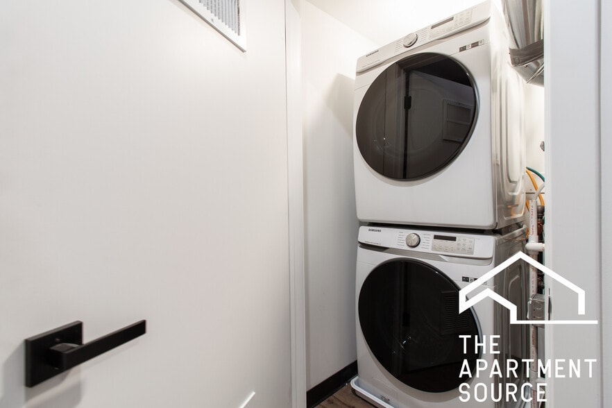 Building Photo - 1428 W Jonquil Ter