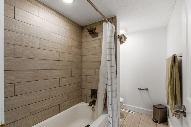 Building Photo - 6930 Avery Rd