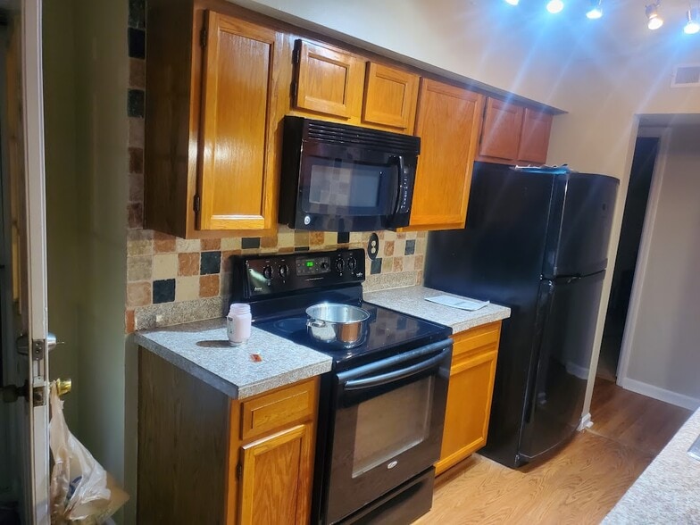 Building Photo - 509 Glenleaf Dr