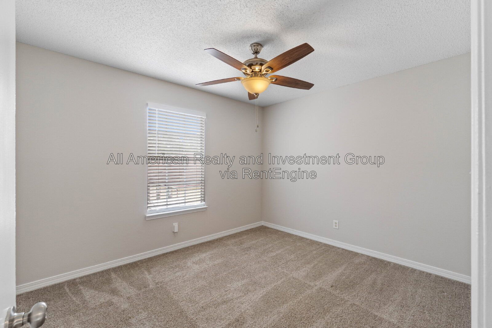 Building Photo - 608 Drakes Landing