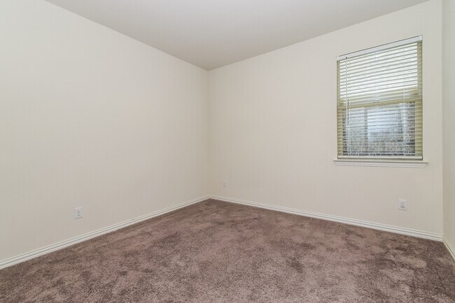 Building Photo - 417 Pepperbark Ave