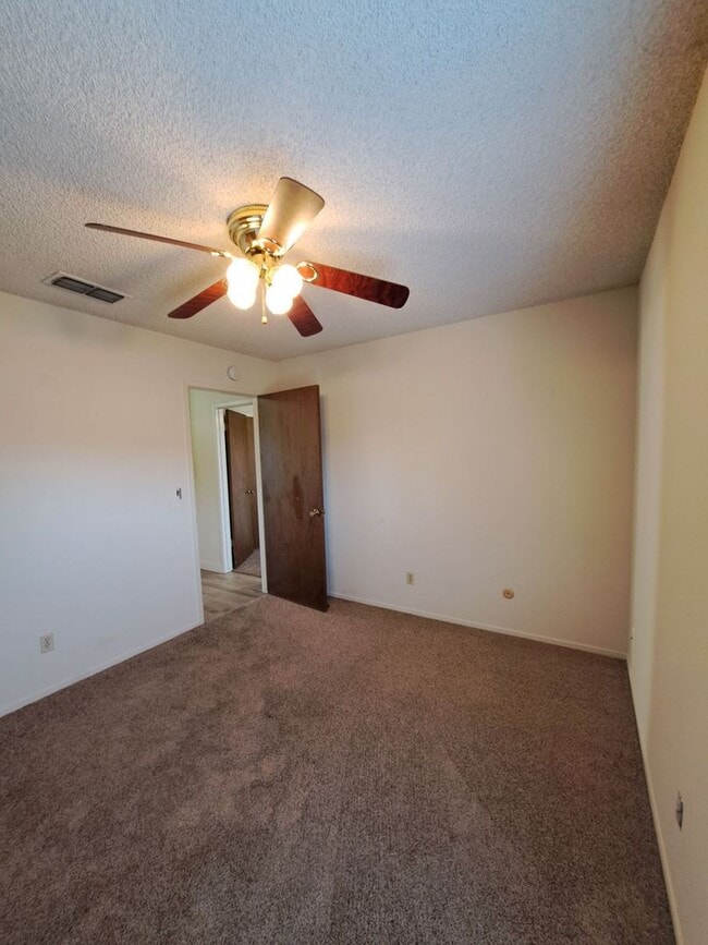 Building Photo - 4593 N Emerson Ave