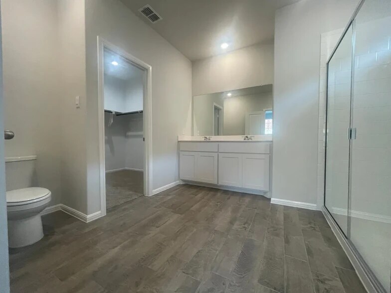 Building Photo - 953 Braymer Ln