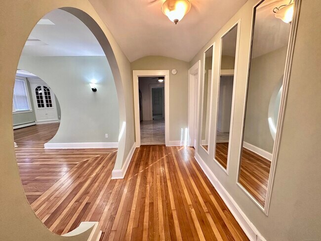 Building Photo - 928 Townsend Ave