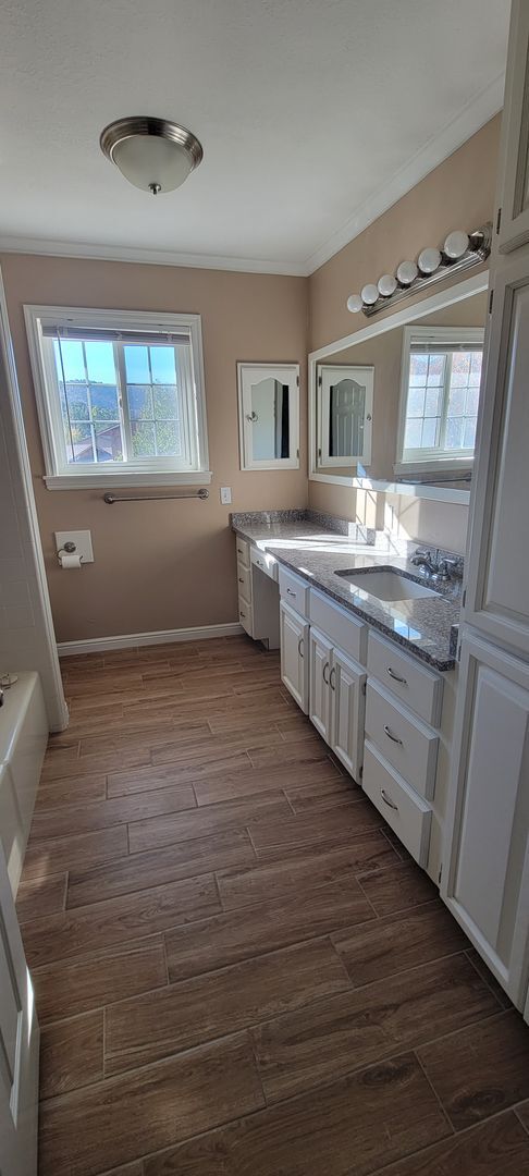 Building Photo - Beautiful house with natural light