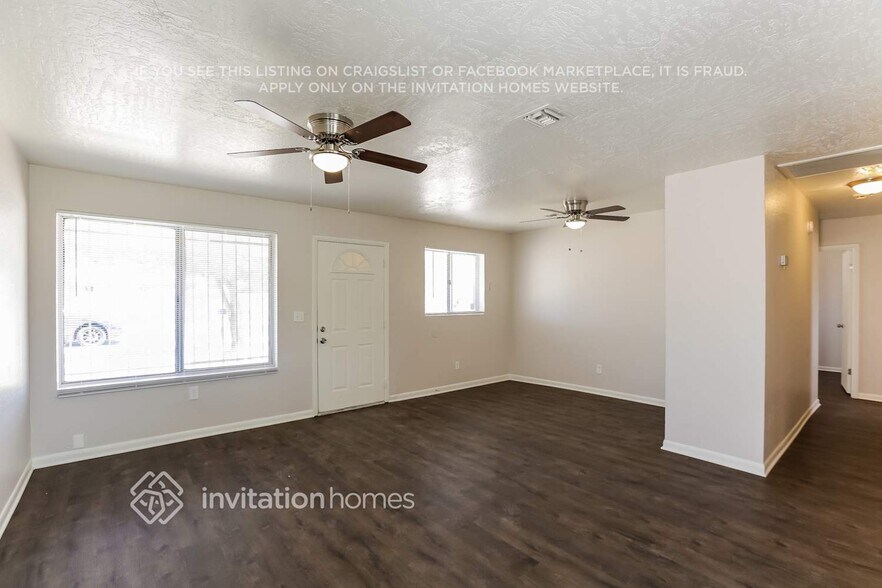 Building Photo - 1635 E Violet Dr