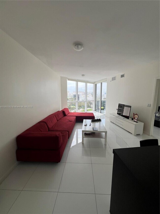 Building Photo - 18201 Collins Ave