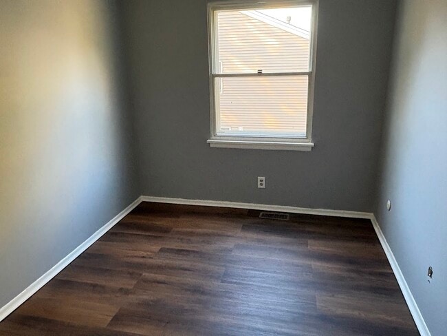 Building Photo - 4W S Fernwood Dr