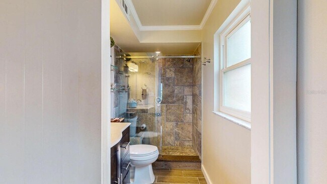 Building Photo - 1120 N Shore Dr NE