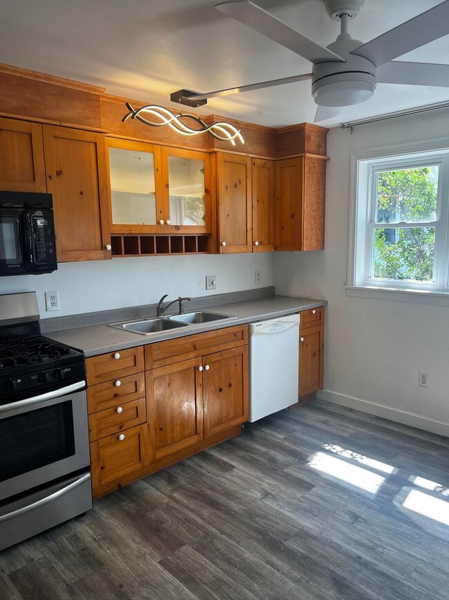 Building Photo - 2BD/1BA Freeport Apartment