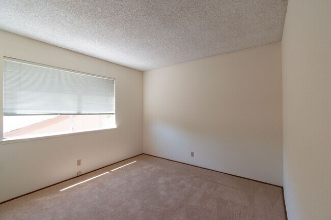 Building Photo - Spacious and Bright Townhome in Amazing Park like Community with Cupertino Schools and Large 2 Ca...