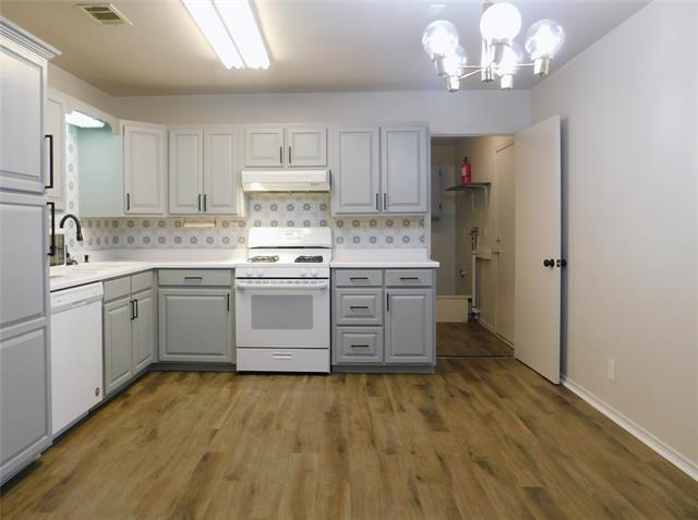 Building Photo - 705 Sun Valley Dr