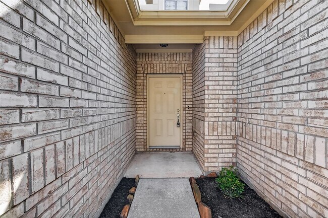 Building Photo - 9118 Cavalier Ln