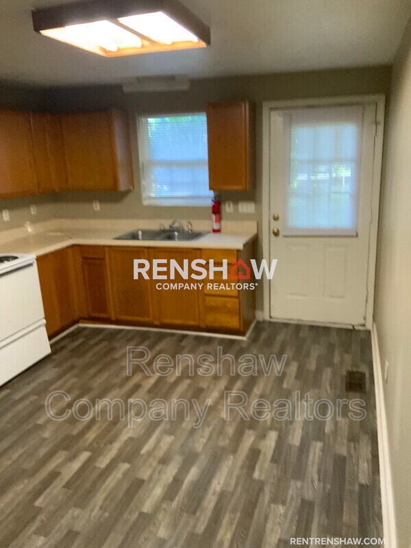 Building Photo - 410 N Connell Ave