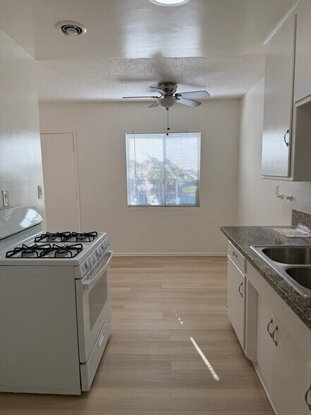 Building Photo - 1070 Gardenia Ave