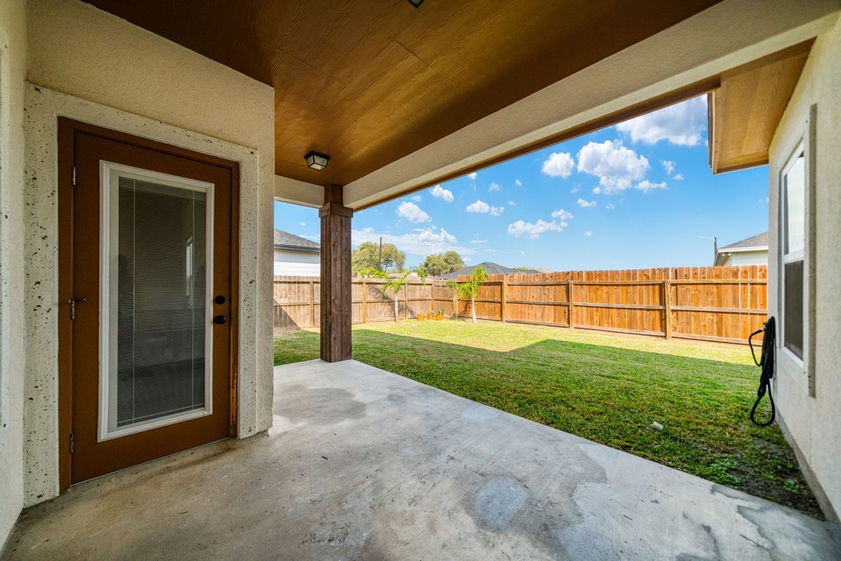 Building Photo - 11526 S Crk Dr