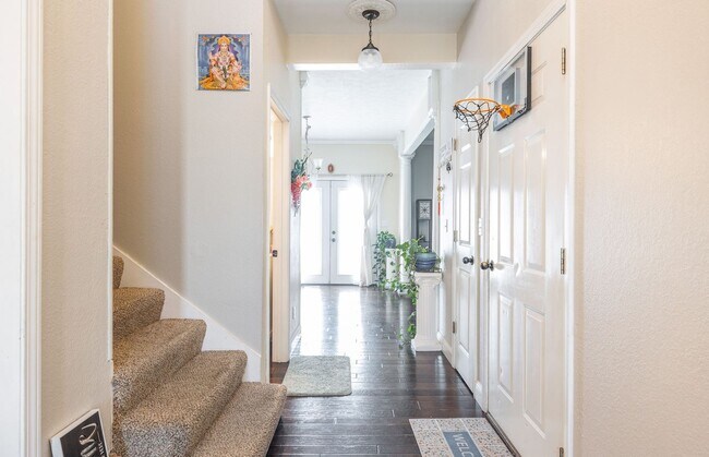 Building Photo - 4Bd/3.5Ba Home Available