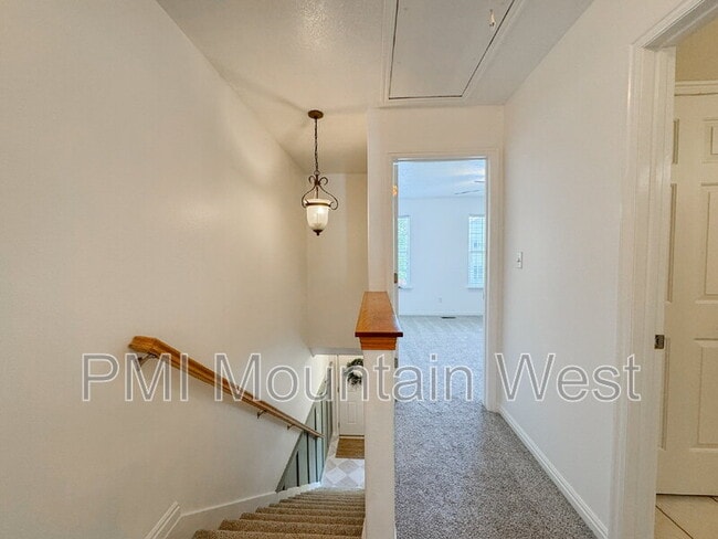 Building Photo - 446 E Parkside Cir