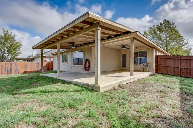 Building Photo - 834 Dark Horse Ln