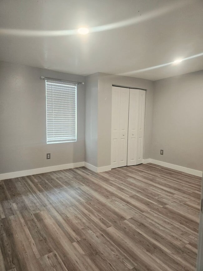 Building Photo - 307 Acoma Dr