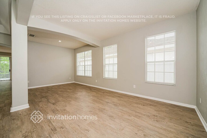 Building Photo - 1952 Bridgeview Cir