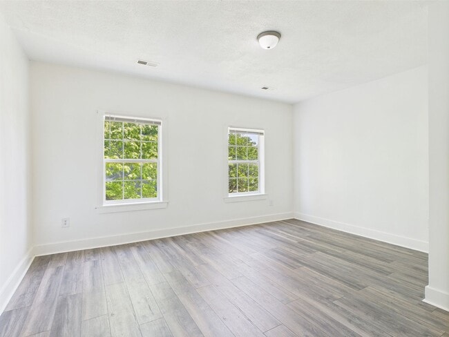 Building Photo - 1610 N 28th St