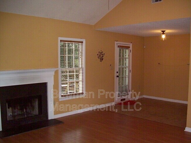 Building Photo - 141 Wakefield Dr