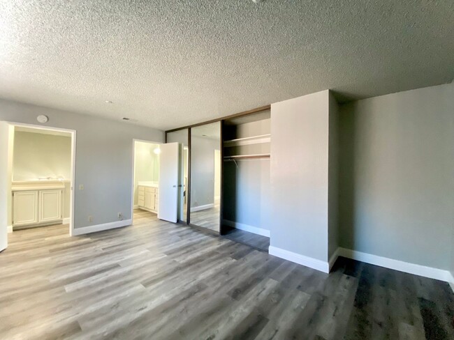 Building Photo - Beautifully Remodeled 3-Bedroom Condo! - W...