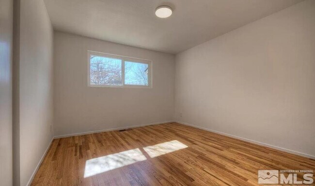 Building Photo - 965 Grandview Ave
