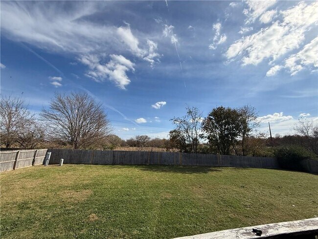 Building Photo - 424 Liem Cir