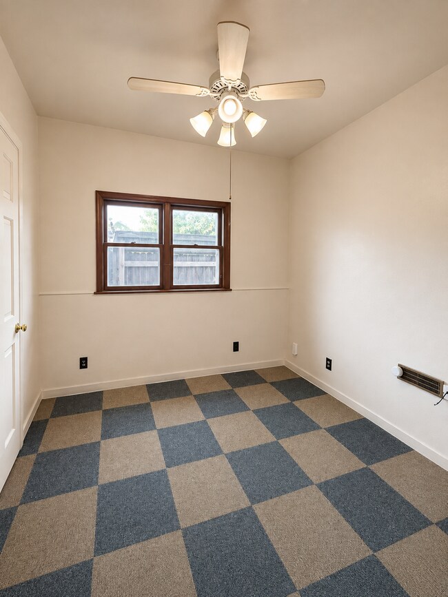 Building Photo - 214 N Marion Ave