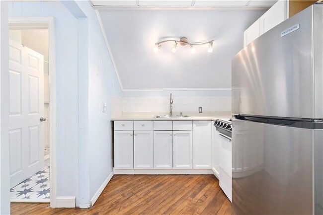 Building Photo - 4 Rego Rd