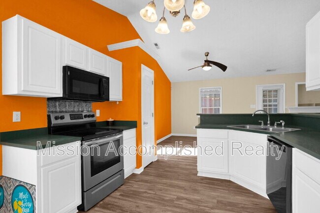 Building Photo - 3918 Red Oak Dr