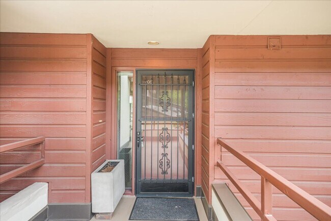 Building Photo - 5150 S Landing Dr