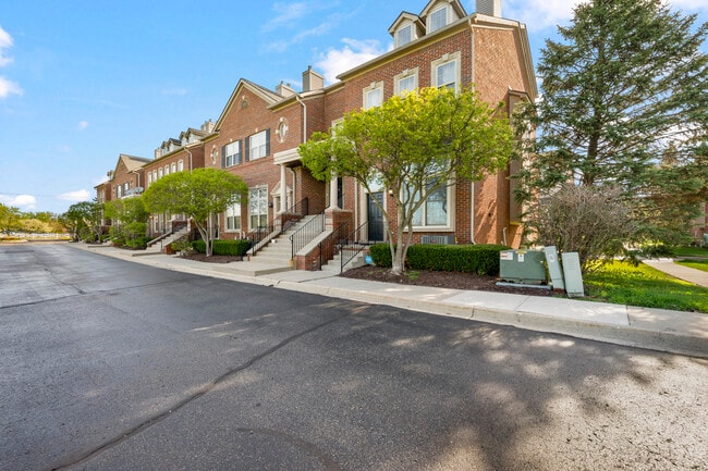 Building Photo - 29374 Glen Oaks Blvd W