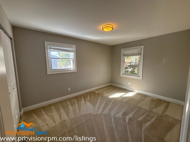 Building Photo - 625 Edwards Rd