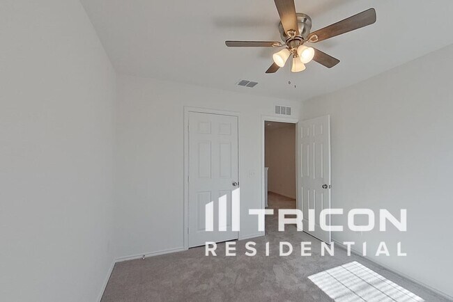 Building Photo - 2406 Carlow Ln