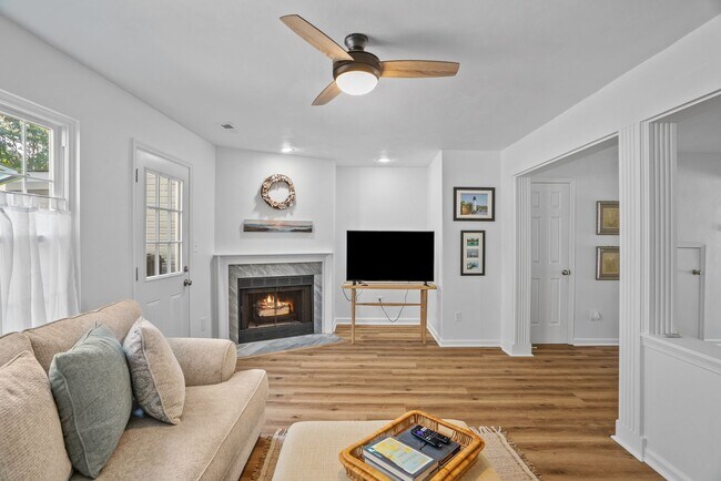 Building Photo - Furnished Townhome in VB